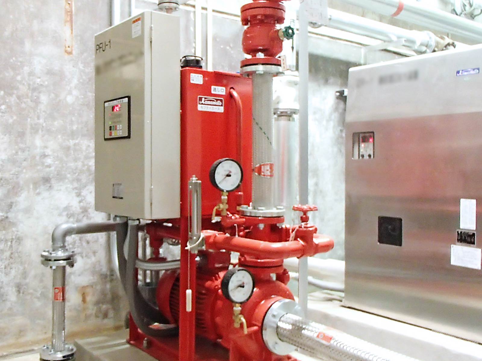 厨房設備、消防設備工事の現場写真